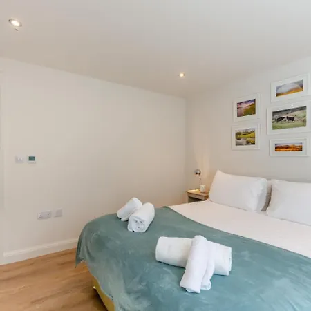 4 Bed In Water Yeat Oc-c30989 Vakantiehuis *