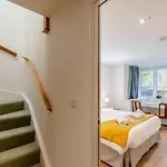 4 Bed In Water Yeat Oc-c30989