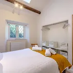 4 Bed In Water Yeat Oc-c30989 Feriehus